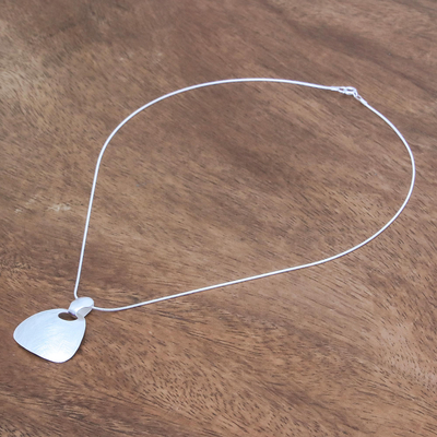 Collar colgante de plata esterlina - Collar moderno con colgante triangular de plata de primera ley.