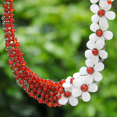 Collar llamativo con cuentas de cornalina y cuarzo - Collar llamativo con cuentas de cuarzo y cornalina floral