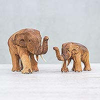 Skulpturen aus Teakholz, „Elefantenvater und Sohn“ (Paar) - Skulpturen aus Teakholz, Elefantenvater und Sohn (Paar)