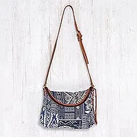 Sling aus Baumwollmischung mit Lederakzent, 'Lanna Patchwork' - Patchwork-Sling aus Baumwollmischung mit Lederakzent aus Thailand