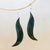 Ohrhänger aus Leder - Gewellte Lederohrringe in Grün aus Thailand