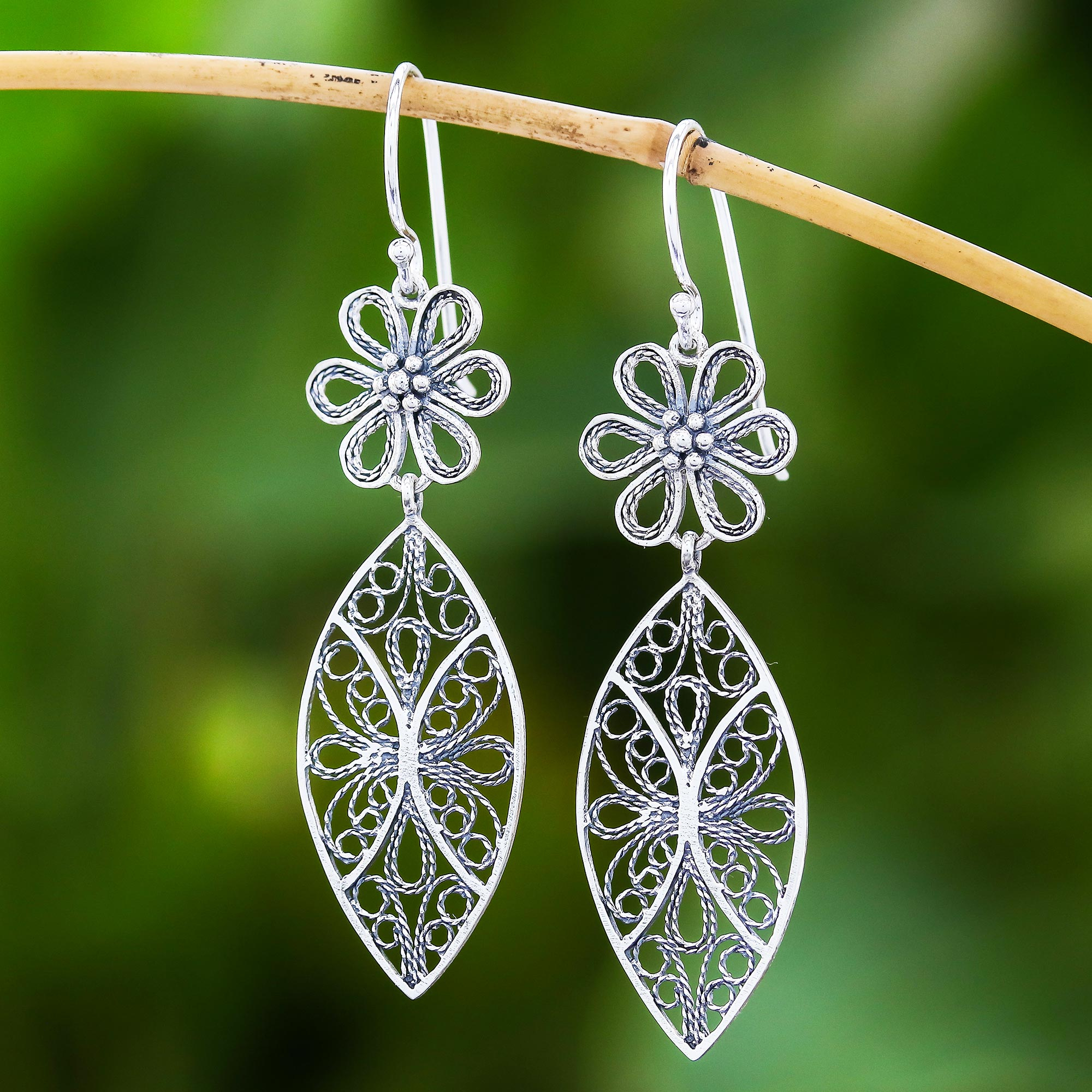 Floral Sterling Silver Filigree Dangle Earrings - Daisy Elegance