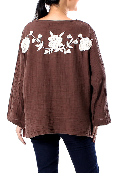 Blusa de algodón - Blusa de algodón con bordado floral en castaño de Tailandia