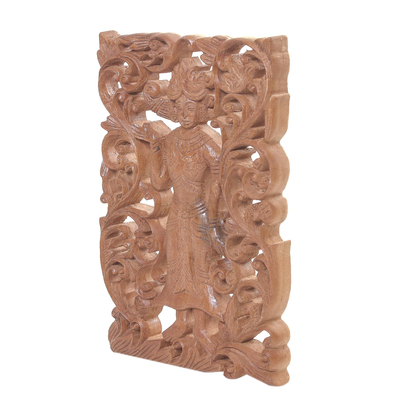 Reliefplatte aus Holz - Handgeschnitzte Holzreliefplatte eines thailändischen Deva-Engels