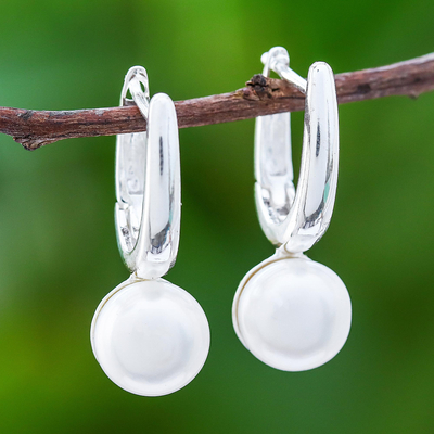 Aretes colgantes de perlas cultivadas - Aretes colgantes redondos de perlas cultivadas de Tailandia