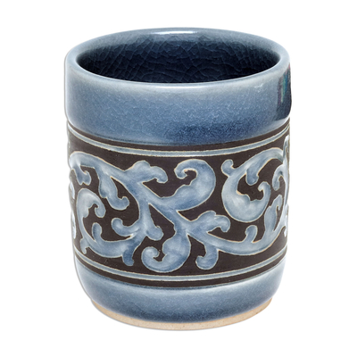 Teetasse aus blauer Celadon-Keramik - Verzierte Teetasse aus blauer Celadon-Keramik aus Thailand