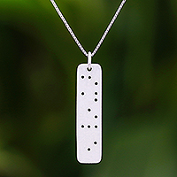 Collar colgante de plata esterlina - Collar con colgante de plata de ley con recortes en braille con el tema de la sonrisa