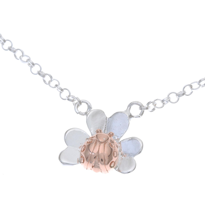 Collar con colgante de plata de ley con detalles en oro rosa - Collar de escarabajo de plata esterlina con detalles en oro rosa