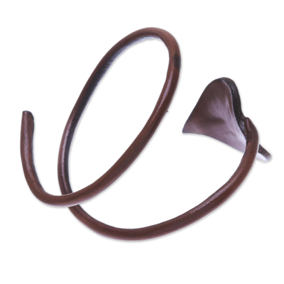 Wickelarmband aus Leder - Wickelarmband aus Leder mit Blattmotiv in Kastanie aus Thailand