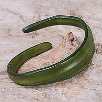 Leather wristband bracelet, 'Wavy Embrace in Olive' - Handmade Leather Wristband Bracelet in Olive from Thailand