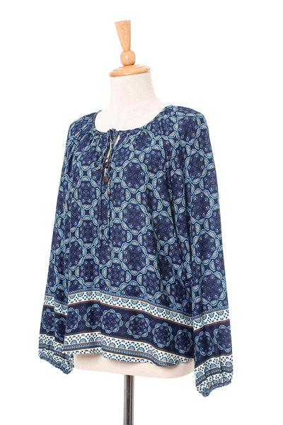 blusa de rayón - Blusa de rayón con motivo floral en azul de Tailandia
