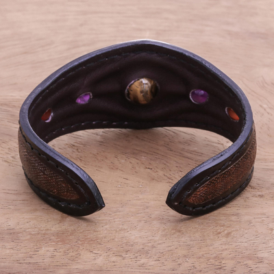 Manschettenarmband aus Leder mit mehreren Edelsteinen - Manschettenarmband aus Leder mit mehreren Edelsteinen in Braun aus Thailand