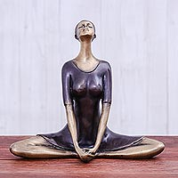 Escultura de latón, 'Pose de mariposa' - Escultura de yoga de latón con pose de mariposa de latón envejecido