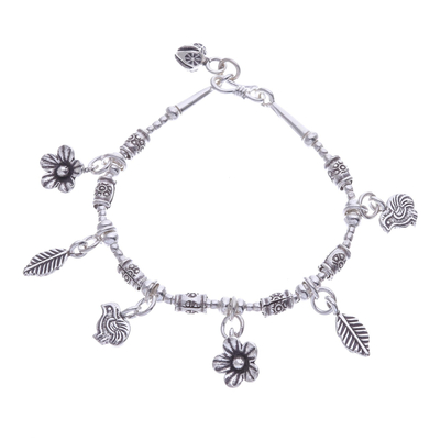 Charm-Armband aus silbernen Perlen - Florales Karen-Charm-Armband aus Silber mit Perlen aus Thailand