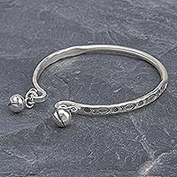 Brazalete de plata de primera ley, 'Canción del río'