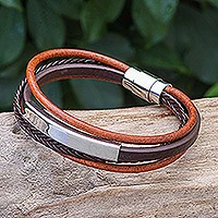 Pulsera de hilo de cuero, 'Mighty Strength in Brown' - Pulsera de hilo de cuero en marrón de Tailandia