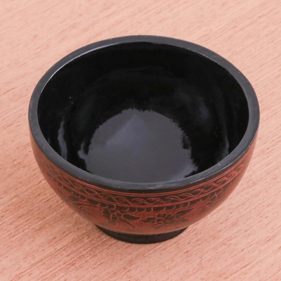 Dekorative Schale aus lackiertem Holz - Handgefertigte rot und schwarz lackierte Schale aus Thailand