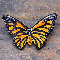 Keramik-Brosche, „Abendflug“ – handgefertigte Schmetterlings-Brosche aus Keramik