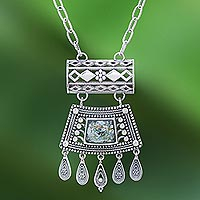 Halskette mit Anhänger aus römischem Glas, „Ancient Dance“ – Silberne Halskette mit römischem Glas, handgefertigt in Thailand