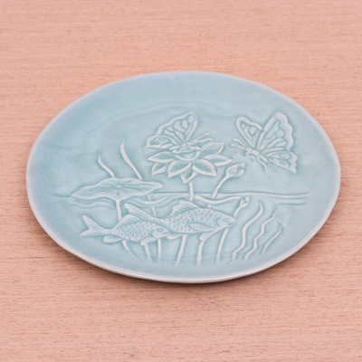 Celadon-Keramikplatte, 'Stiller Teich - Celadon-Keramikplatte mit Teichszene aus Thailand