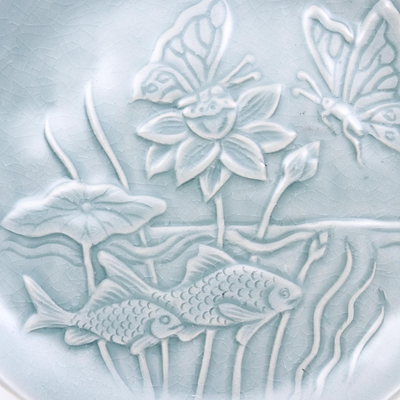 Celadon-Keramikplatte, 'Stiller Teich - Celadon-Keramikplatte mit Teichszene aus Thailand