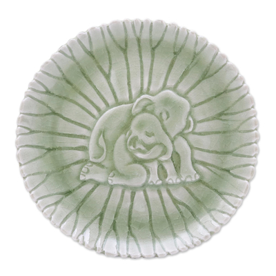 Plato pequeño de cerámica celadón - Plato de cerámica celadón con motivo de elefante hecho a mano