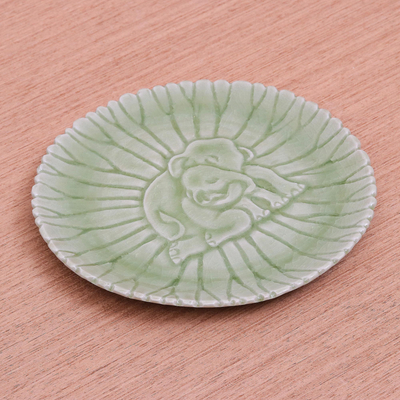 Plato pequeño de cerámica celadón - Plato de cerámica celadón con motivo de elefante hecho a mano