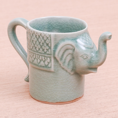 Celadon-Keramikbecher - Celadon-Keramikbecher mit Elefantenmotiv in Blaugrün