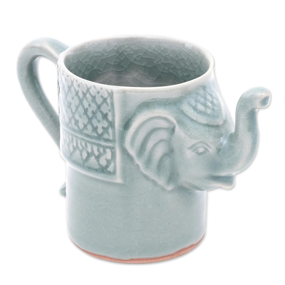 Celadon-Keramikbecher - Celadon-Keramikbecher mit Elefantenmotiv in Blaugrün