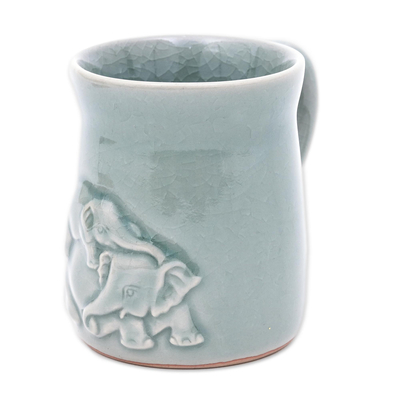 Celadon-Keramikbecher - Celadon-Keramikbecher mit Elefantenmotiv aus Thailand