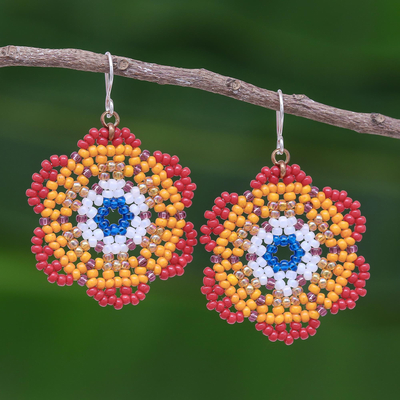 Perlenohrringe - Ohrringe mit roten und orangefarbenen Perlen und Blumen