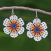 Perlenohrringe, 'Lanna Bloom in Mehrfarbig' - Weiße und mehrfarbige Blumenohrringe mit Perlen