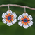 Perlenohrringe - Weiße und mehrfarbige Perlen-Blumen-Ohrhänger