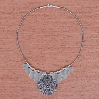 Collar colgante de plata - Collar con colgante de plata 950 de la tribu de la colina tailandesa dramática