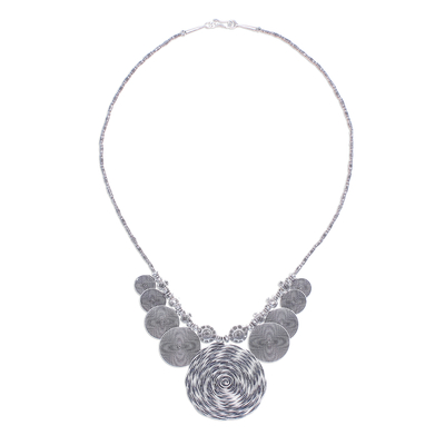 Silberne Halskette mit Anhänger - Dramatische Halskette mit Anhänger aus 950er Silber des thailändischen Bergvolkes