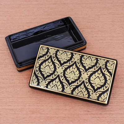 Lackierte Holzkiste, 'Goldene Lotusflamme'. - Handgefertigte dekorative Schachtel aus lackiertem thailändischem Holz