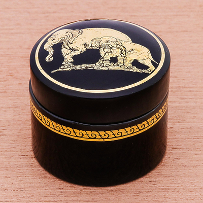 Lackierte Holzkiste - Kleine runde Thai-Box aus lackiertem Holz mit Elefanten