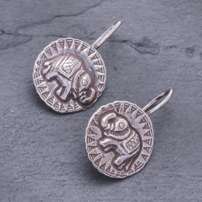 Silbertropfen-Ohrringe, 'Elefanten-Sonne'. - Hill Tribe Style 950 Silberne Elefanten Ohrringe mit Tropfen