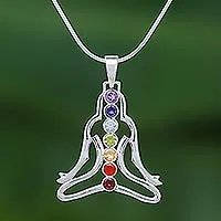 Collar colgante de piedras preciosas múltiples, 'Seven Chakra Rainbow' - Collar tailandés de piedras preciosas y plata de ley con 7 chakras