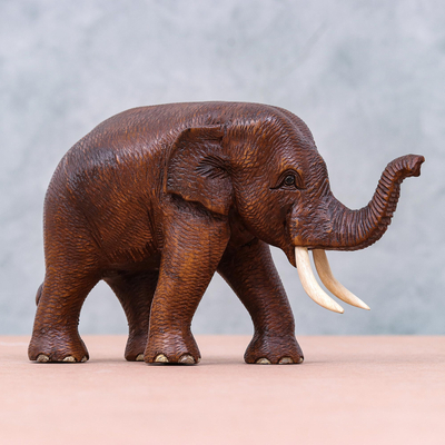 Escultura de madera de teca, (izquierda) - Escultura de elefante de madera de teca hecha a mano (izquierda)
