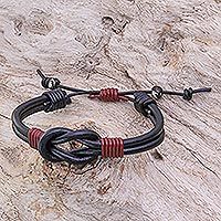 Pulsera de cordón de cuero, 'Unidad y Armonía' - Pulsera tailandesa hecha a mano de cordón de cuero negro y rojo