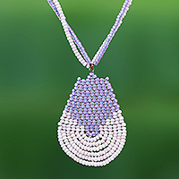 Collar colgante con cuentas, 'Si Thep Temple in Lavender' - Collar colgante con cuentas de vidrio de lavanda iridiscente