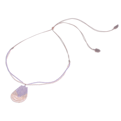 Halskette mit Perlenanhänger - Schillernde Halskette mit Anhänger aus lavendelfarbenen Glasperlen