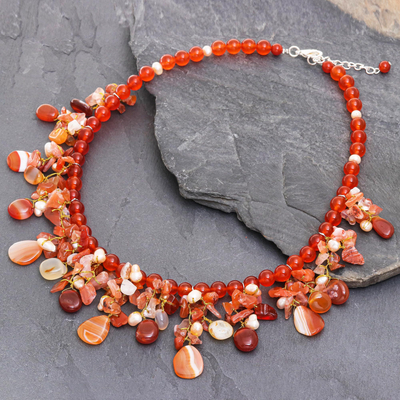 Collar de cascada con múltiples piedras preciosas - Collar artesanal de perlas, calcedonia y cornalina