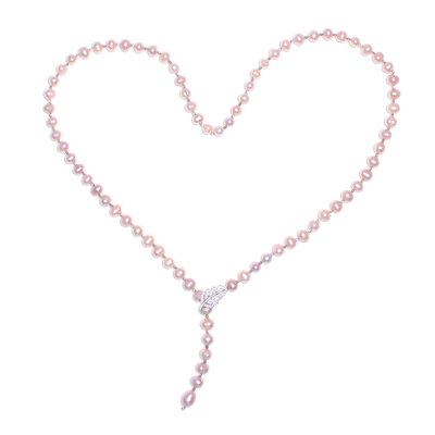 Y-Halskette aus Zuchtperlen - Y-Halskette mit rosafarbenen Zuchtperlen und kubischem Zirkonia