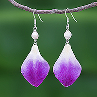 Pendientes colgantes de pétalos de orquídea, 'Forever Orchid in Purple' - Pendientes colgantes de pétalos de flores reales de color púrpura y blanco