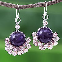 Pendientes colgantes de cuarzo y perlas cultivadas, 'Vivid Dream in Purple' - Pendientes colgantes de cuarzo morado y perlas de agua dulce