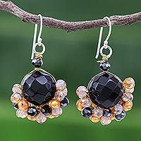 Pendientes colgantes de ónix y perlas cultivadas, 'Vivid Dream in Orange' - Pendientes colgantes de ónix negro y perlas de agua dulce naranjas