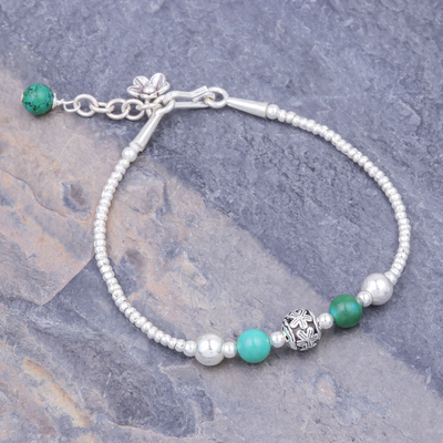 Perlenarmband aus Sterlingsilber, 'Flora-Perle in Türkis'. - Armband aus rekonstituiertem Sterlingsilber mit Türkisperlen