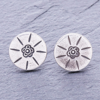 Pendientes de plata - Pendientes de botón de flor de plata karen hechos a mano tailandeses